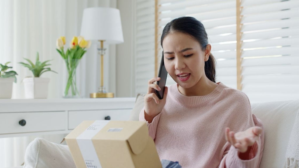 lady buying jewellery online 