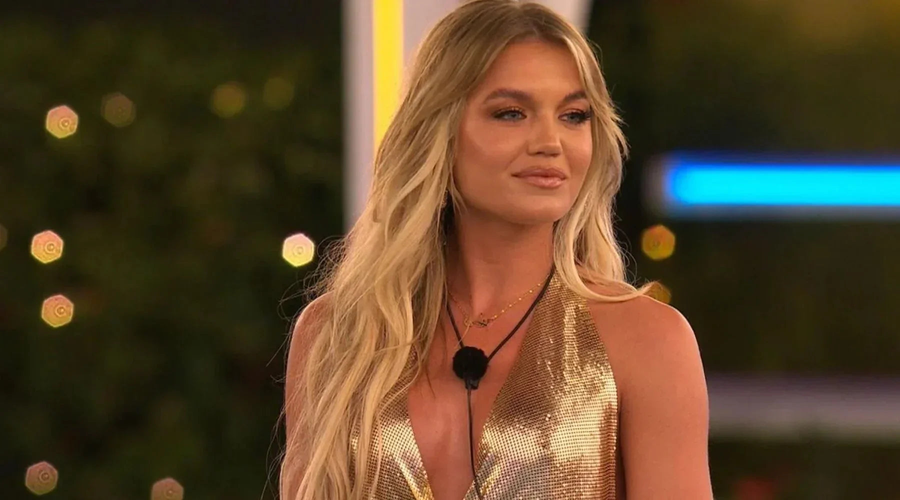 Molly Smith’s Arabic Name Necklace – The Personalised Trend Taking Over Fashion